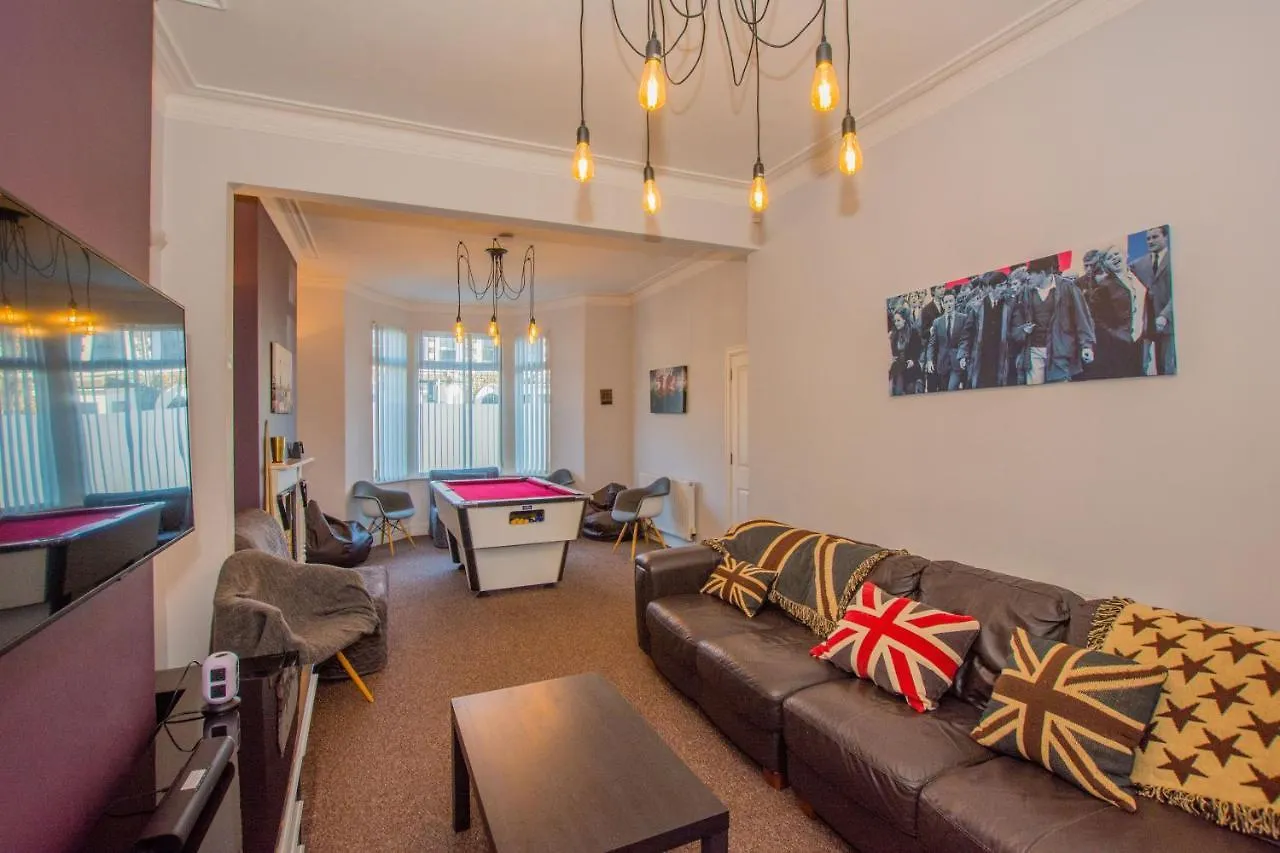Holiday home By Lushlets - City Centre Hot Tub Pool Table - Great For Hens Stags & Rugby Groups! Cardiff United Kingdom