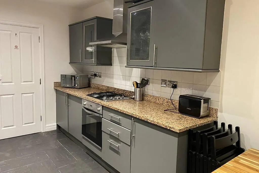 Holiday home By Lushlets - City Centre Hot Tub Pool Table - Great For Hens Stags & Rugby Groups! Cardiff