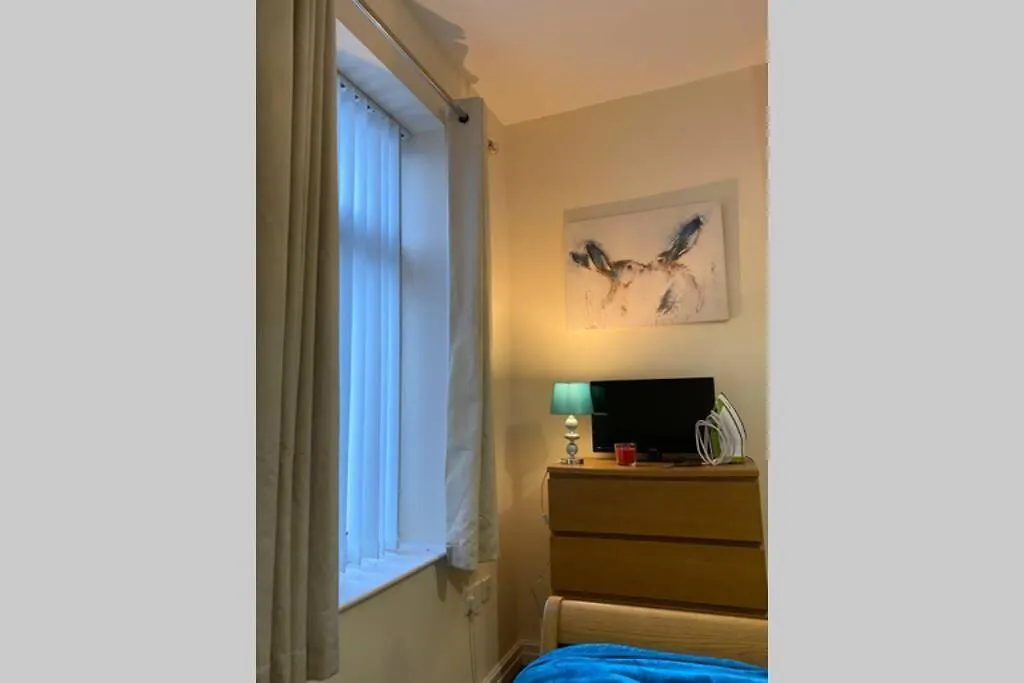 By Lushlets - City Centre Hot Tub Pool Table - Great For Hens Stags & Rugby Groups! Cardiff Holiday home