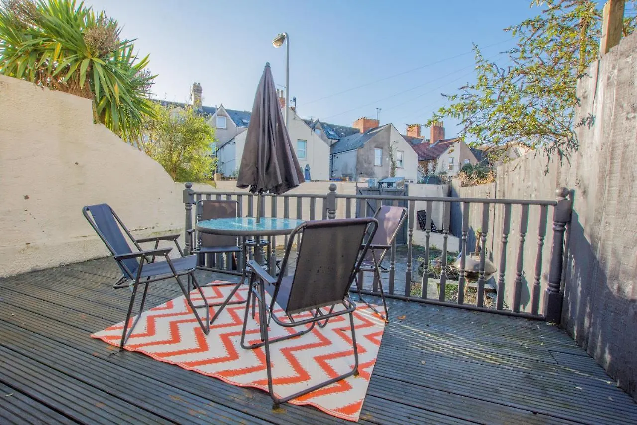 By Lushlets - City Centre Hot Tub Pool Table - Great For Hens Stags & Rugby Groups! Cardiff 0*,  United Kingdom