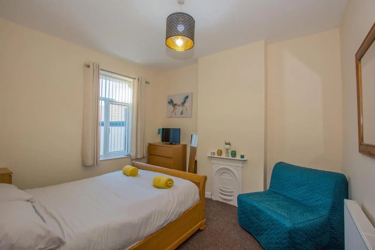 Holiday home By Lushlets - City Centre Hot Tub Pool Table - Great For Hens Stags & Rugby Groups! Cardiff