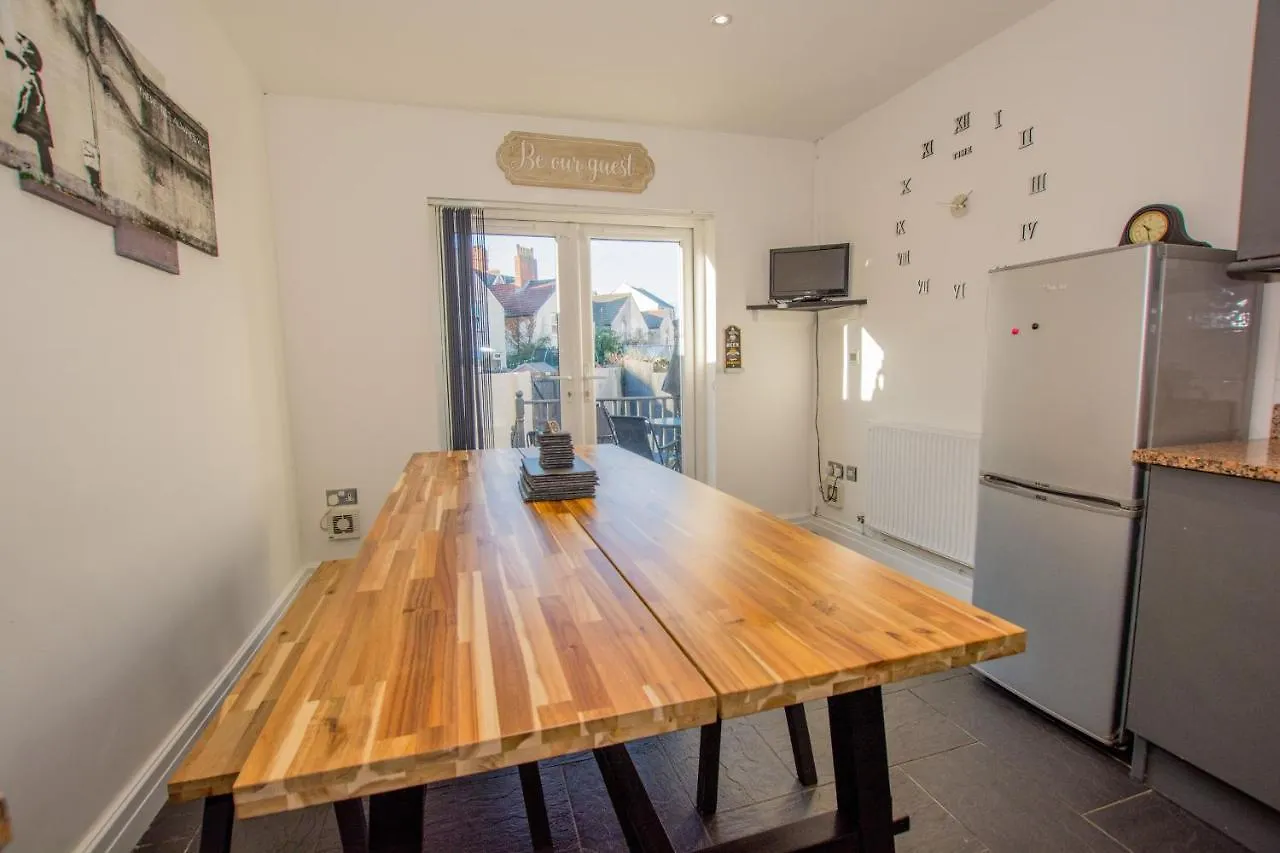 By Lushlets - City Centre Hot Tub Pool Table - Great For Hens Stags & Rugby Groups! Cardiff 0*,  United Kingdom